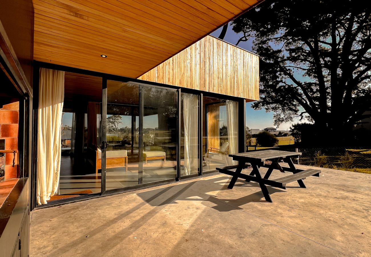 Casa en Mar Del Plata - Wood House in Chapa | Casa Martin | Hola Sur