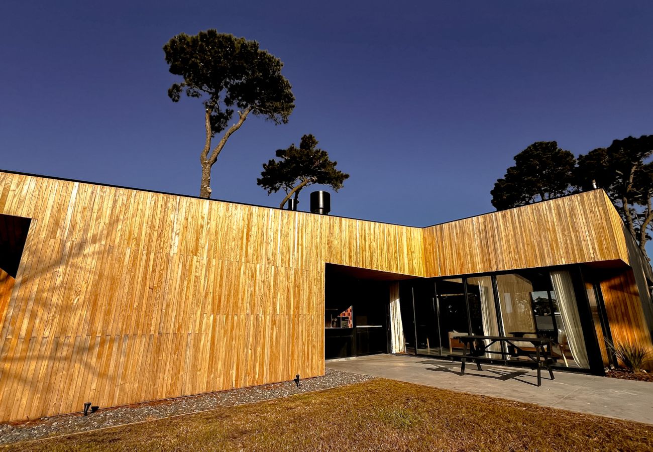 Casa en Mar Del Plata - Wood House in Chapa | Casa Martin | Hola Sur