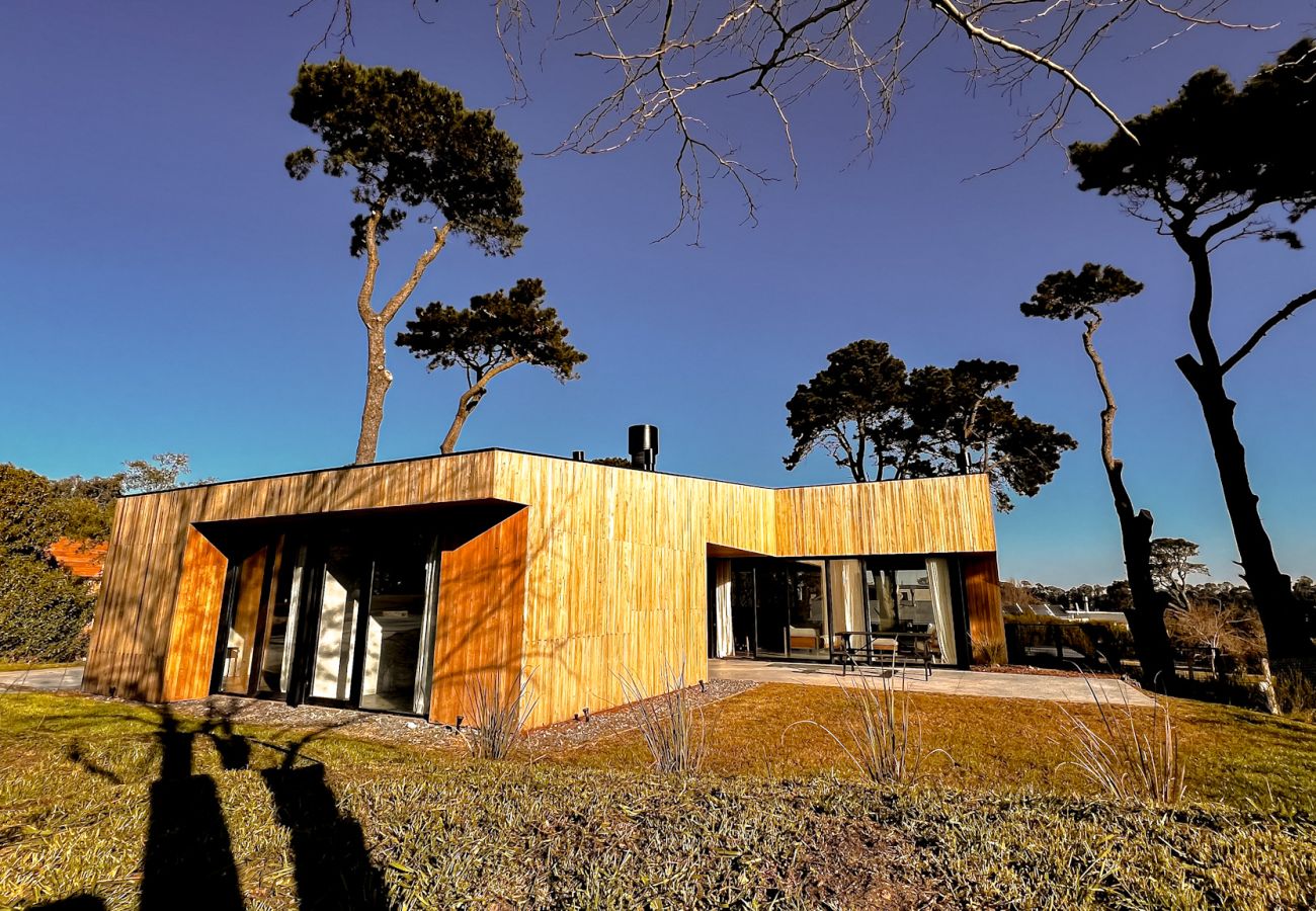 Casa en Mar Del Plata - Wood House in Chapa | Casa Martin | Hola Sur