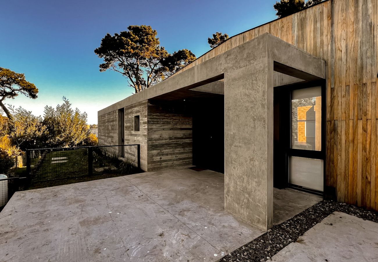 Casa en Mar Del Plata - Wood House in Chapa | Casa Martin | Hola Sur