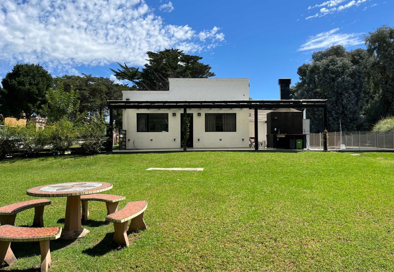 Casa en Mar Del Plata - Retiro de playa y campo | Casa Hector | Hola Sur