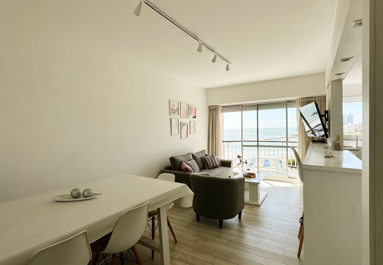 Apartamento en Mar Del Plata - Solo mirar el mar | Depto Varese | Hola Sur