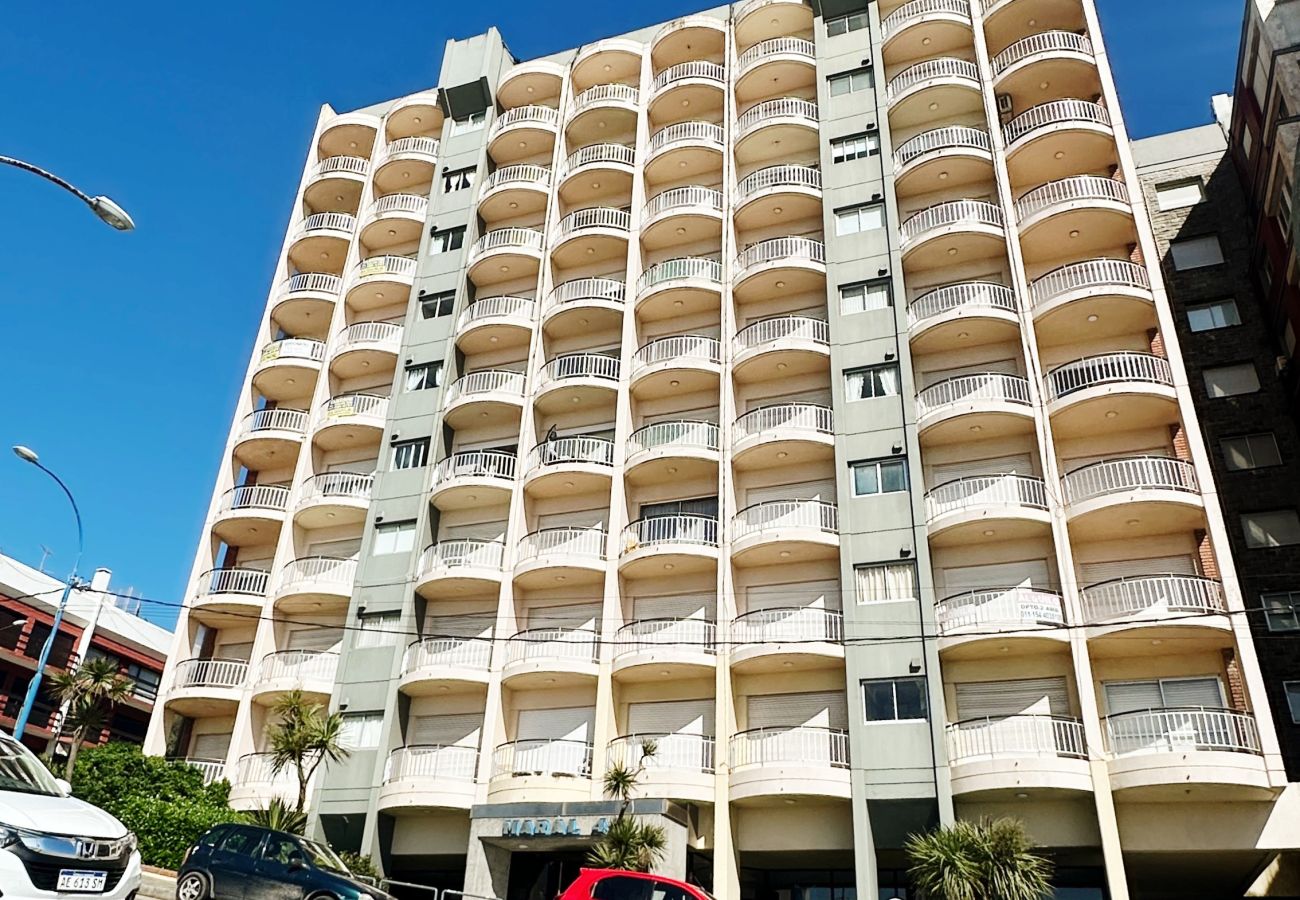 Apartamento en Mar Del Plata - Solo mirar el mar | Depto Varese | Hola Sur